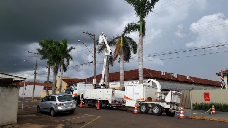Com equipes de prontidão, Energisa monitora incidência de raios e alerta população sobre riscos no período chuvoso