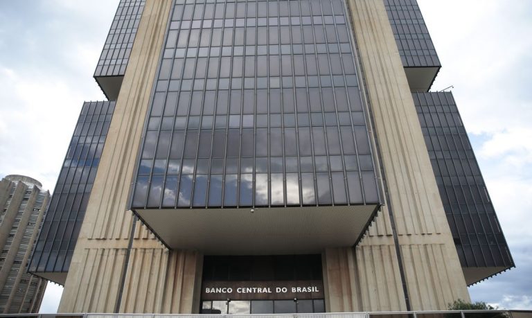 Demanda inesperada de acessos derruba site do Banco Central