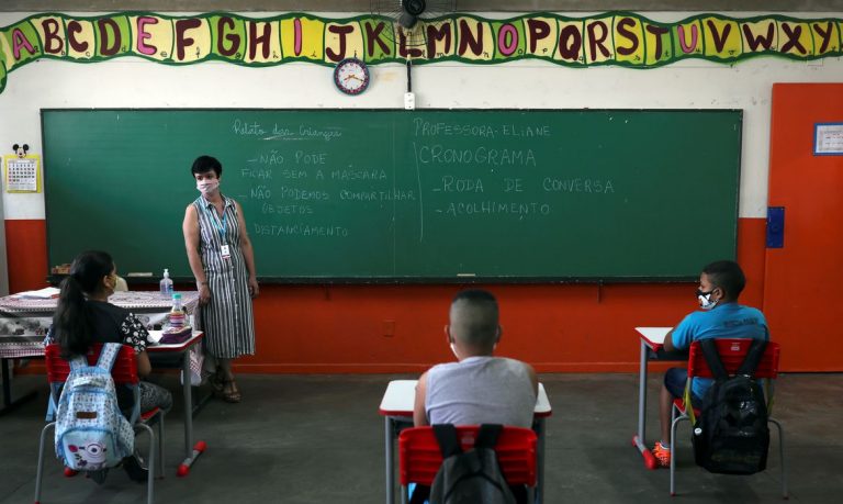 Inclusão de disciplinas na Base Comum Curricular divide opiniões