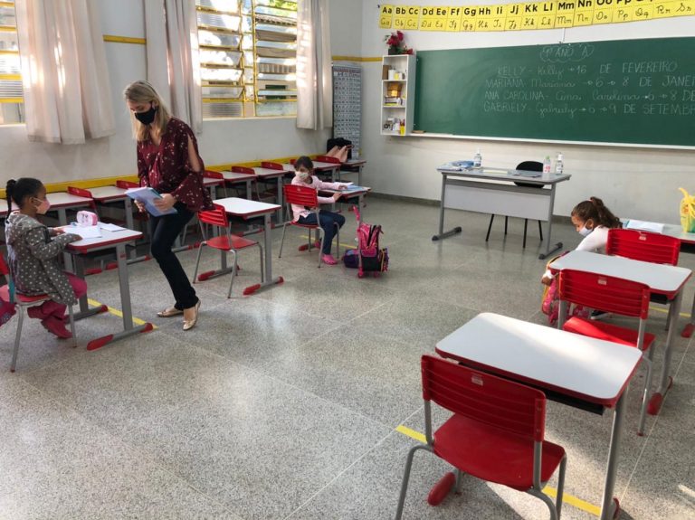 Com 23,3% dos estudantes vacinados, rede municipal de Adamantina volta às aulas nesta segunda