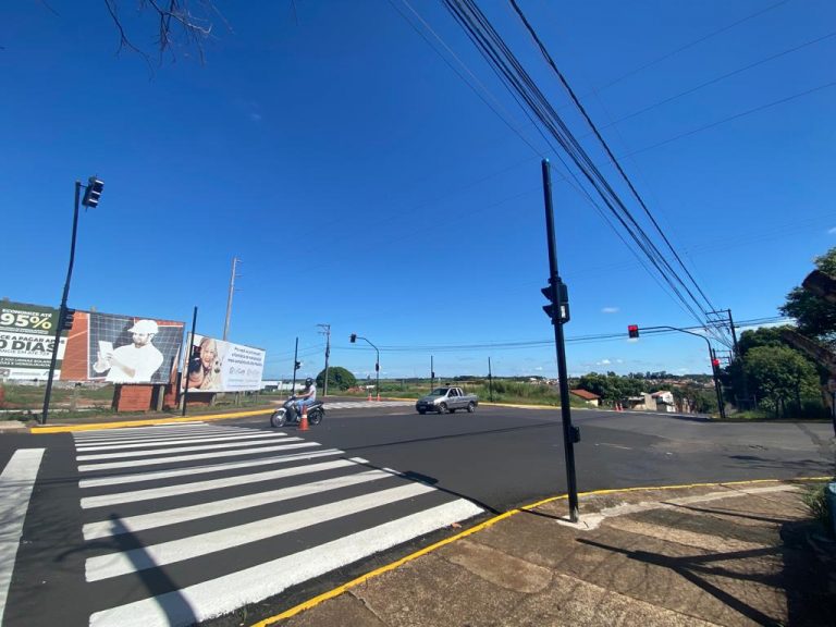 Adamantina conta com novo semáforo em operação na Rio Banco com Tetsushi Haga