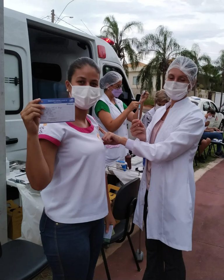 Adamantina continua com vacinação no período da noite até terça-feira