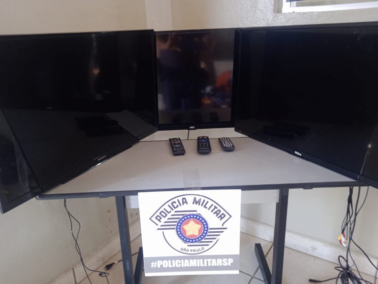 Homem furta TVs de escola e vai preso