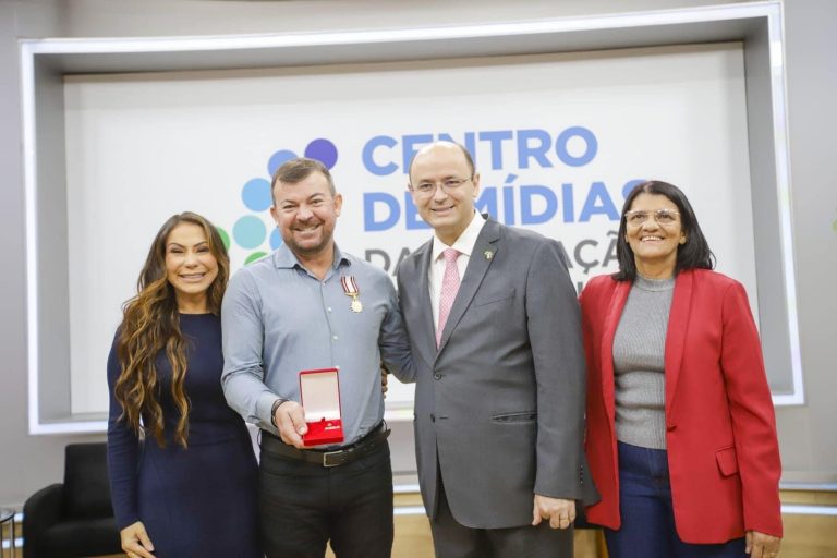 Professor de Salmourão é homenageado pela Seduc-SP