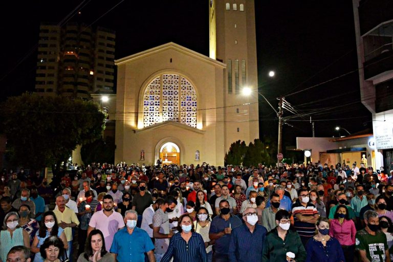 Semana Santa reúne centenas de fiéis em Adamantina