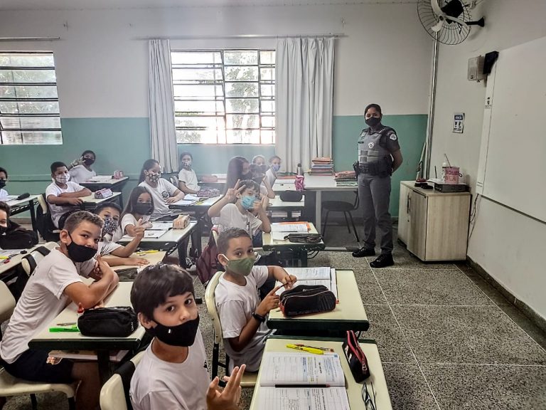Teve início hoje as aulas do PROERD na área da 2ª Companhia com sede em Adamantina