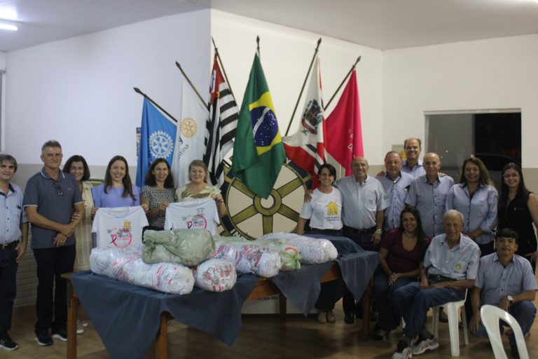 Rotary de Adamantina entrega 600 camisetas para entidades