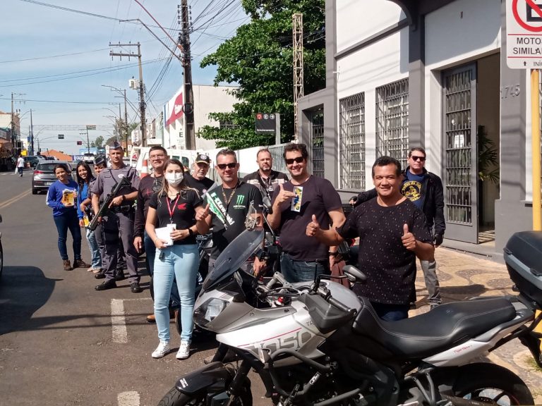 Polícia Militar participa de campanha sobre trânsito em Lucélia