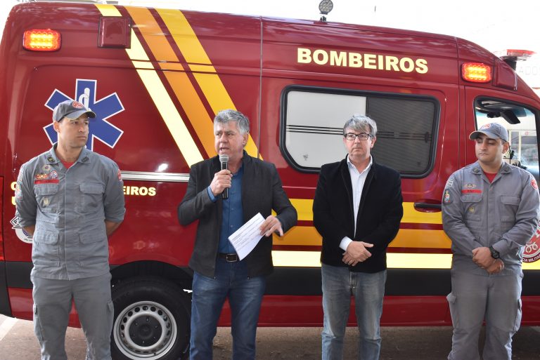 Pelotão do Corpo de Bombeiros de Adamantina recebe unidade de resgate