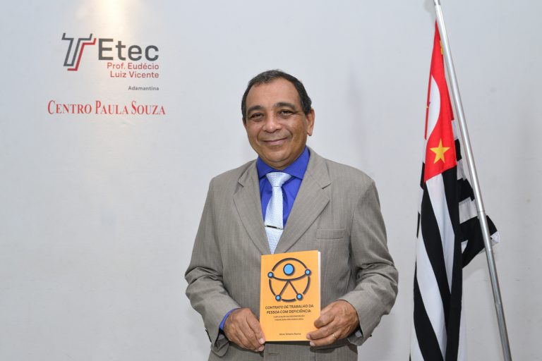 Dr. Alceu Teixeira Rocha lança livro sobre contrato de trabalho da pessoa com deficiência