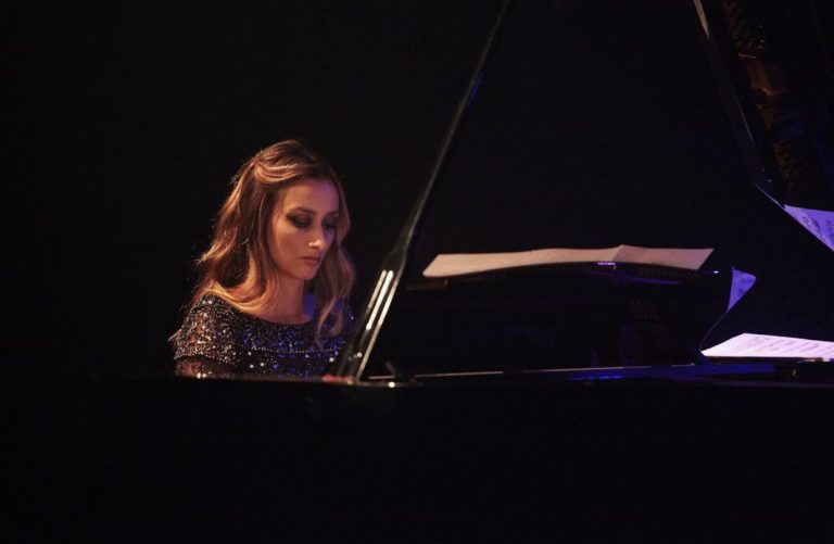 Convites para a apresentação O Ilusionista e a pianista podem ser retirados na Biblioteca Municipal