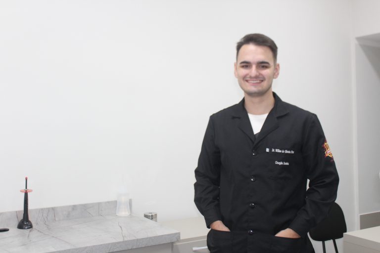 Cirurgião dentista Dr. Willian de Oliveira Pires oferece o melhor tratamento na Clínica Revigore