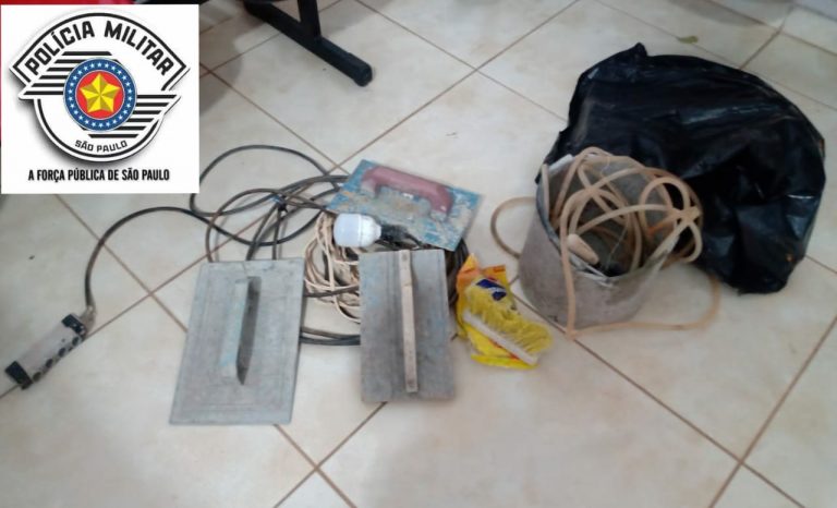 Homem vai preso após furtar materiais de pedreiro