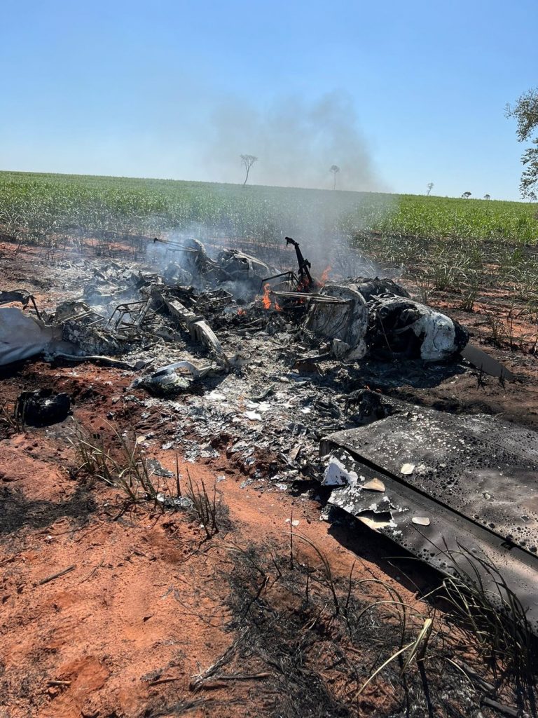Avião cai na região