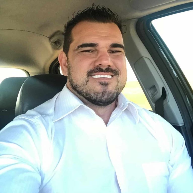 Motorista morre após bater de frente com caminhão