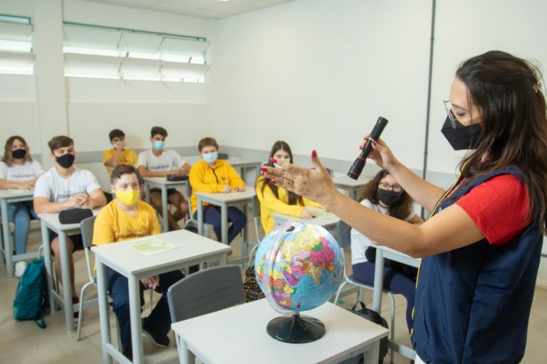 Estudar inglês abre portas para o crescimento pessoal e profissional