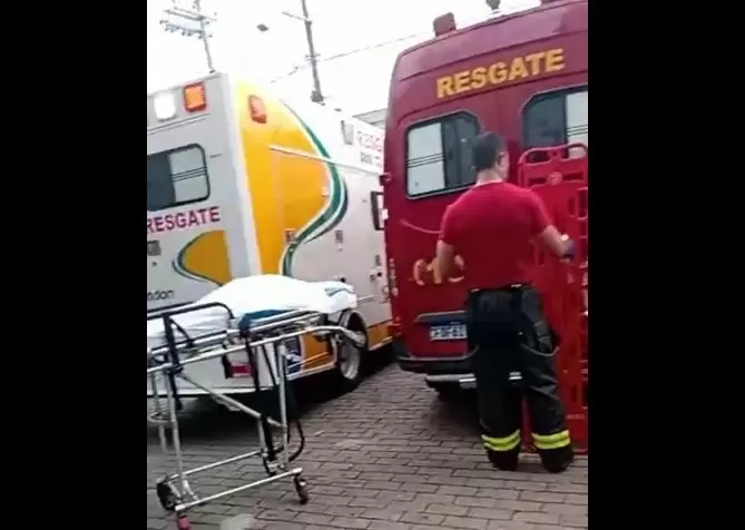 Mulher morre em acidente com carro e caminhão na região