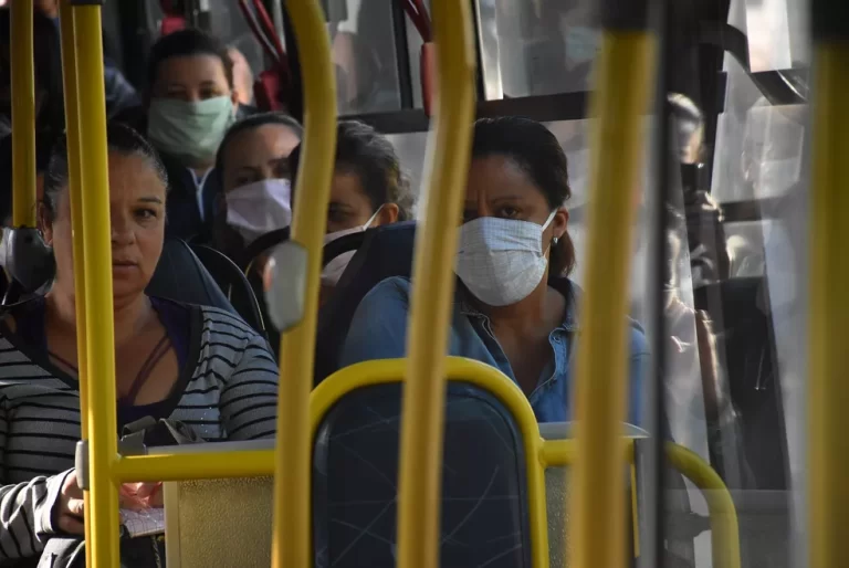 Adamantina retoma obrigatoriedade do uso de máscara no transporte público