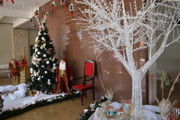 Prefeitura de Adamantina dá início a instalação dos enfeites de natal