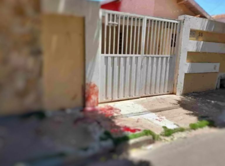 Jovem é presa após matar companheiro com facada no pescoço