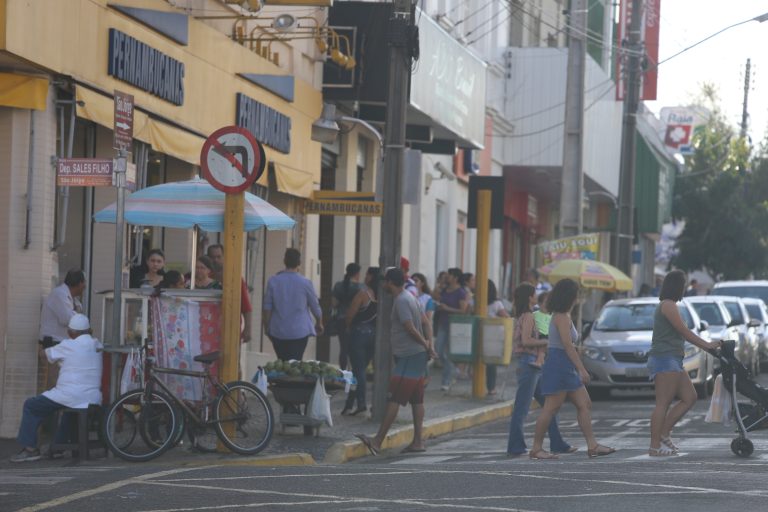 Confira como vai funcionar o comércio em janeiro