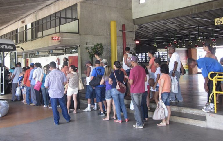 Rodoviária de Adamantina registra grande movimento para o feriado de Natal
