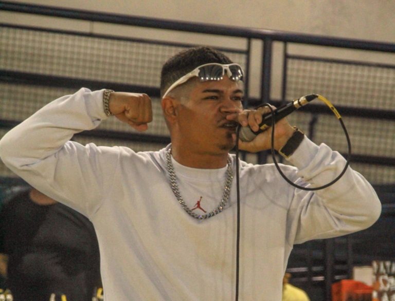 Rapper adamantinense chega a meio milhão de plays em quase 70 países