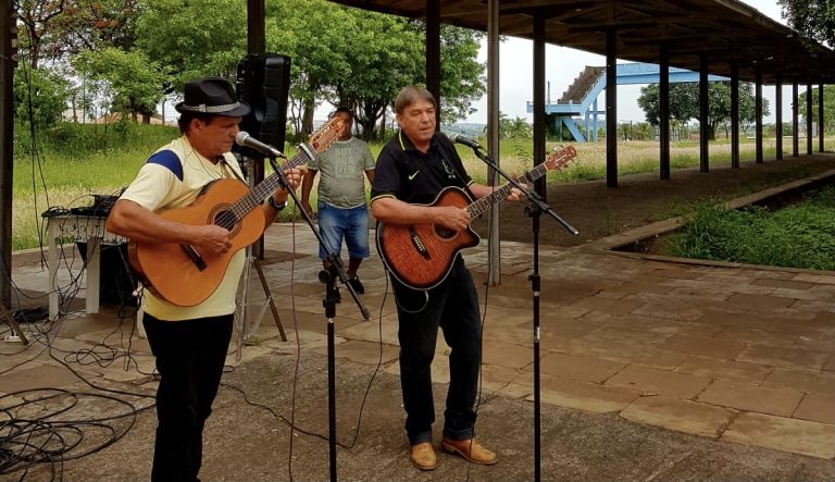 Feira Livre na Estação Recreio em ritmo natalino