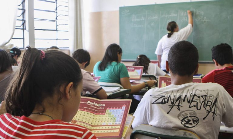 Educação de SP pagará R$ 193 milhões em bônus para servidores no dia 29