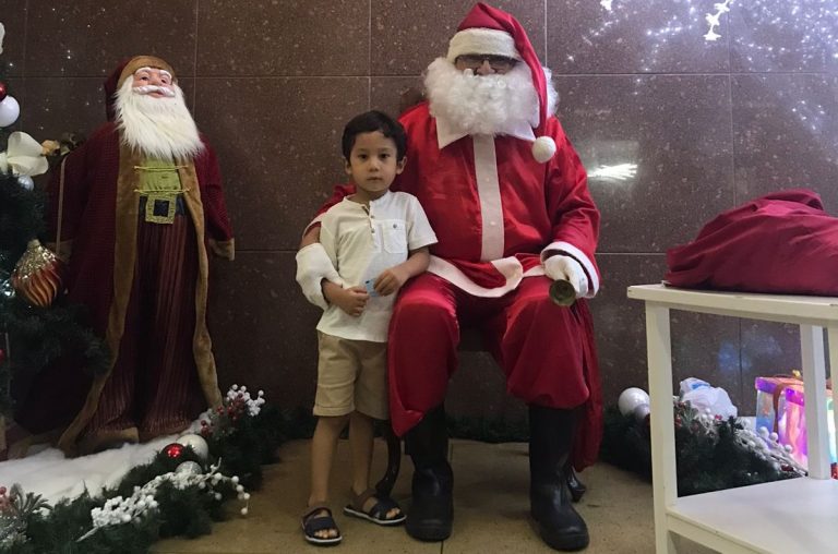 Papai Noel está no Paço Municipal para receber as crianças e tirar fotos
