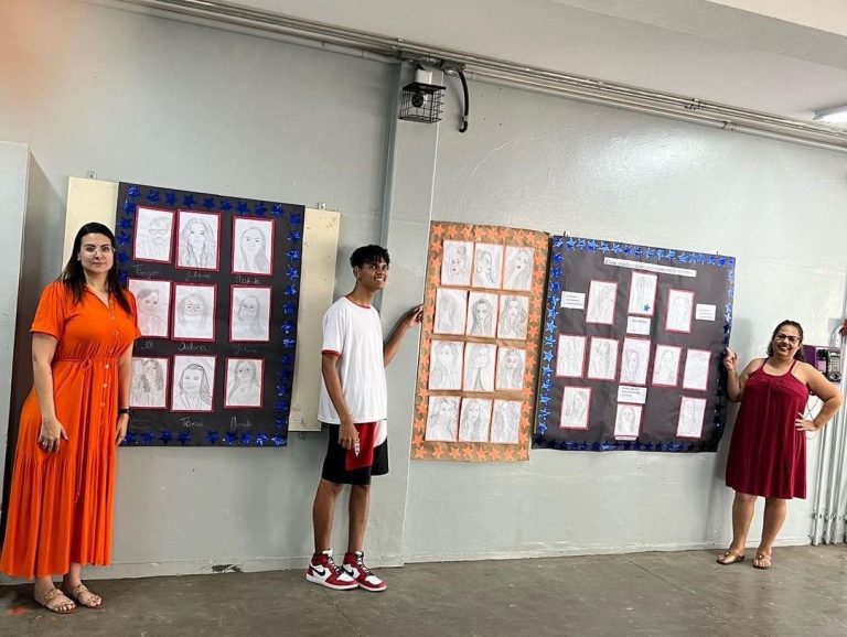 Aluno da escola Fleurides com deficiência auditiva expõe seu talento e amor pela arte