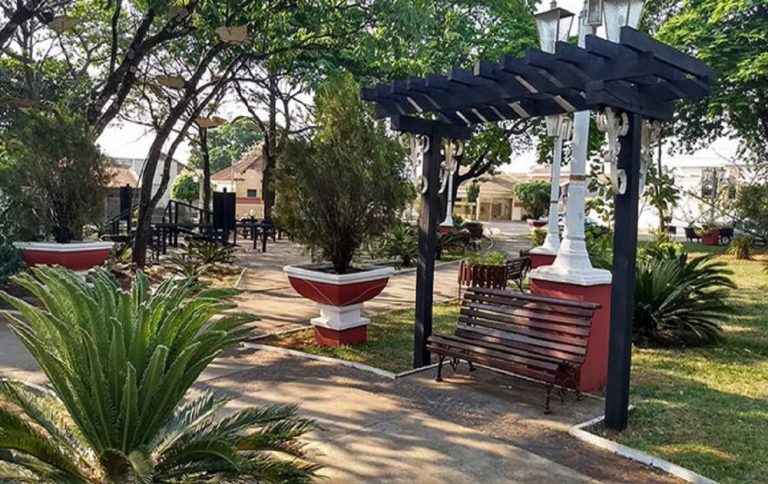 Homem é preso ao se masturbar vendo crianças em praça de Tupã