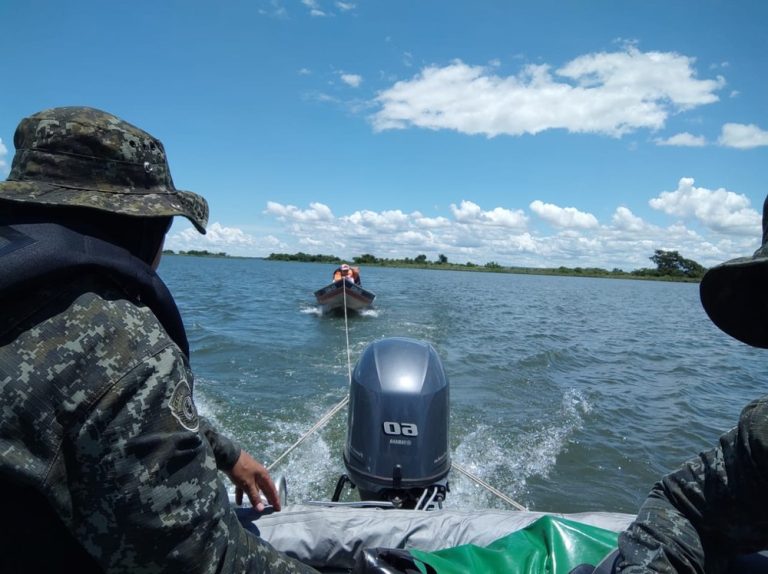 Casal fica à deriva no Rio Paraná e é resgatado pela Polícia Ambiental
