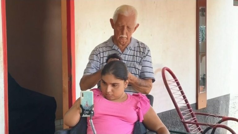 Avô maquia moradora da região com paralisia para realizar sonho da neta