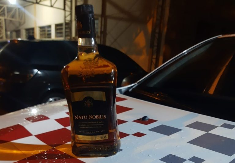 Indivíduo furta whisky de supermercado em Adamantina