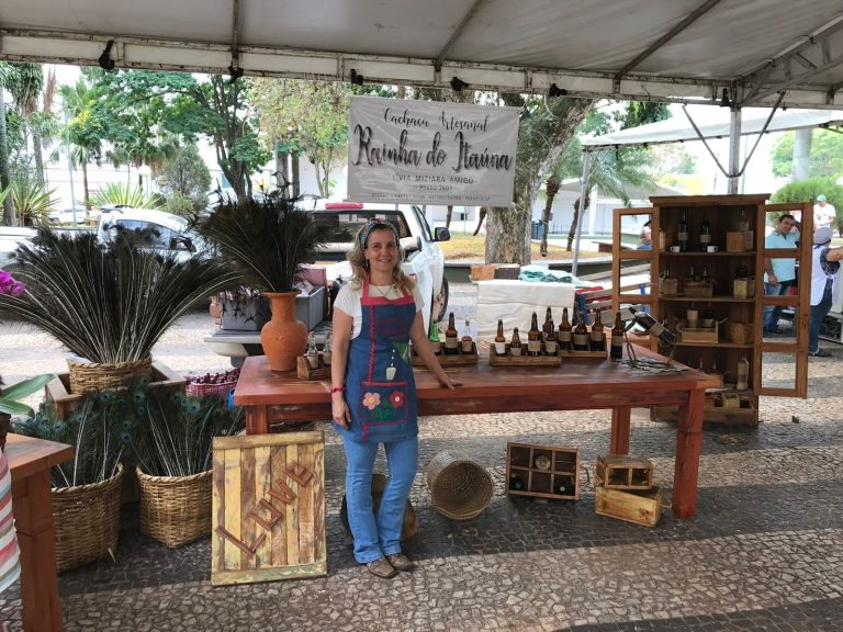 Moradora de Parapuã inova na produção de cachaça artesanal