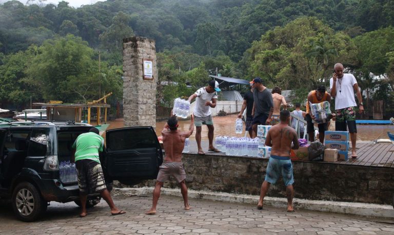 Agências da Sabesp na microrregião recebem doações aos desabrigados do litoral norte