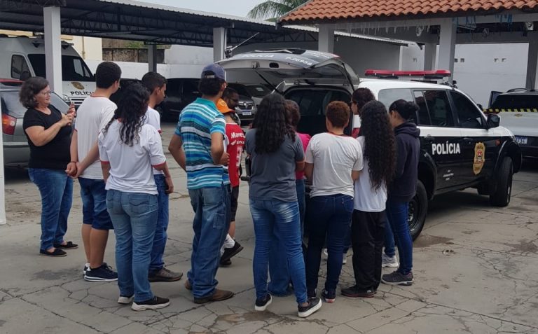 Alunos da Rede Estadual de Ensino visitam Delegacia de Defesa da Mulher