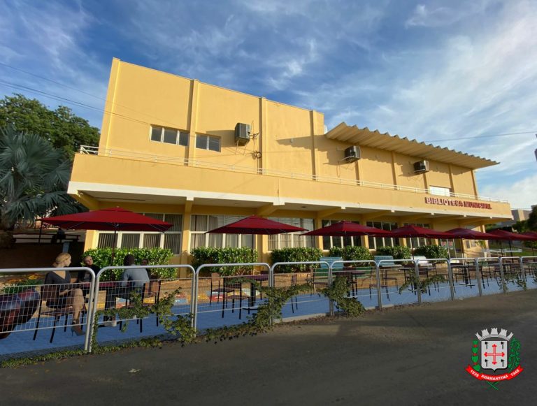 Bares e restaurantes vão poder ocupar faixa de rua destinada para estacionamento