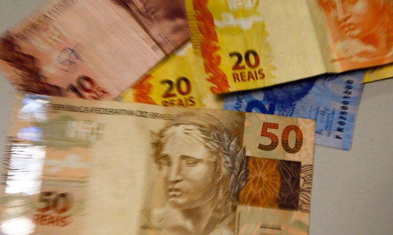 Caixa libera abono salarial para nascidos em março e abril