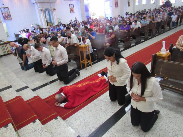 Sexta-feira Santa conta com celebrações e procissão em Adamantina