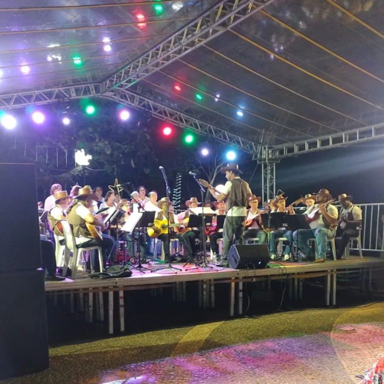 ‘Orquestra Caipira’ faz apresentação de música raiz nesta sexta em Adamantina