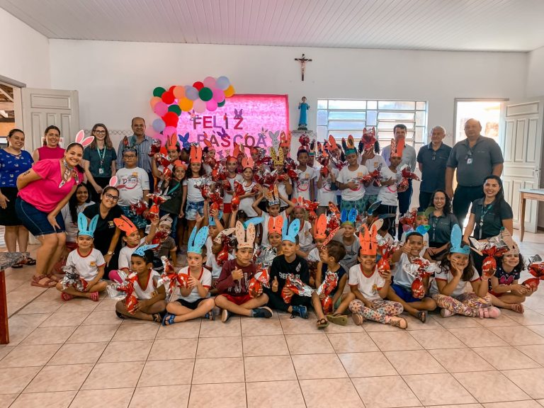 Sicoob Nosso doa ovos de páscoa ao Lar Cristão de Adamantina