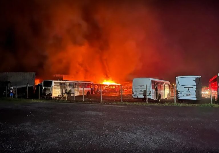 Incêndio atinge garagem de empresa de ônibus em Dracena