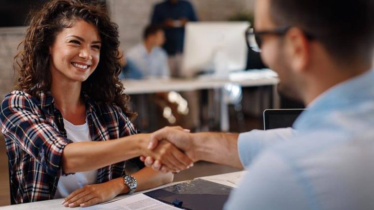 CIEE oferece oportunidades para estudantes de Administração e Direito