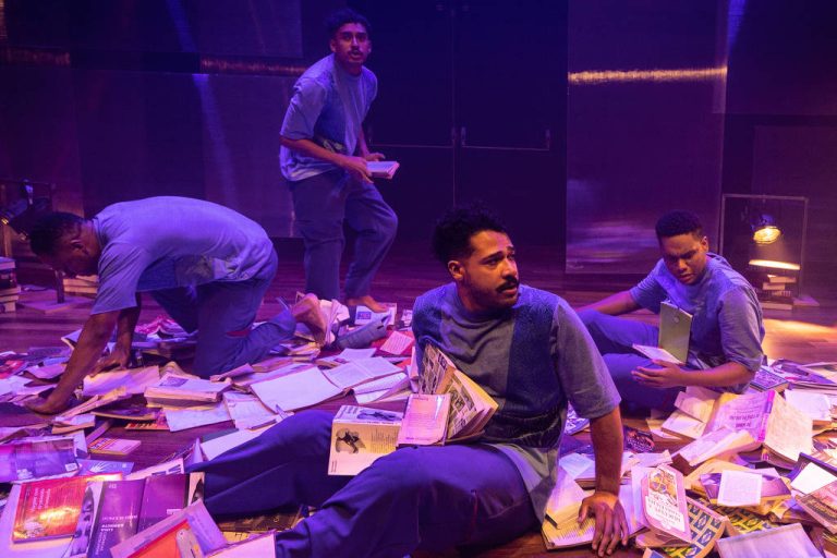 Adamantina recebe aclamado espetáculo teatral ‘O Avesso da Pele’