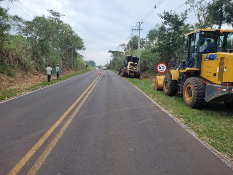 Prefeitura de Lucélia inicia construção de lombadas em vicinal de ligação para Adamantina