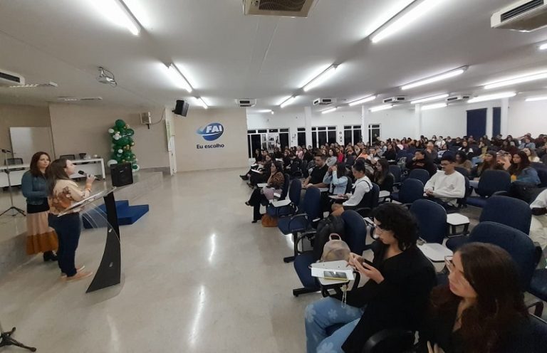 Evento comemorativo ao Dia de Luta Antimanicomial promove oficinas, sarau e mesa-redonda no Câmpus II