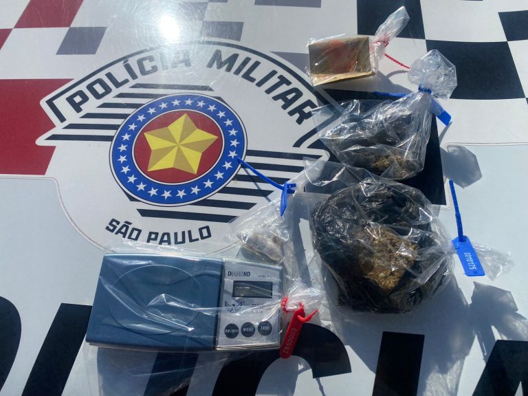 Homem é preso com drogas durante briga com companheira em Adamantina