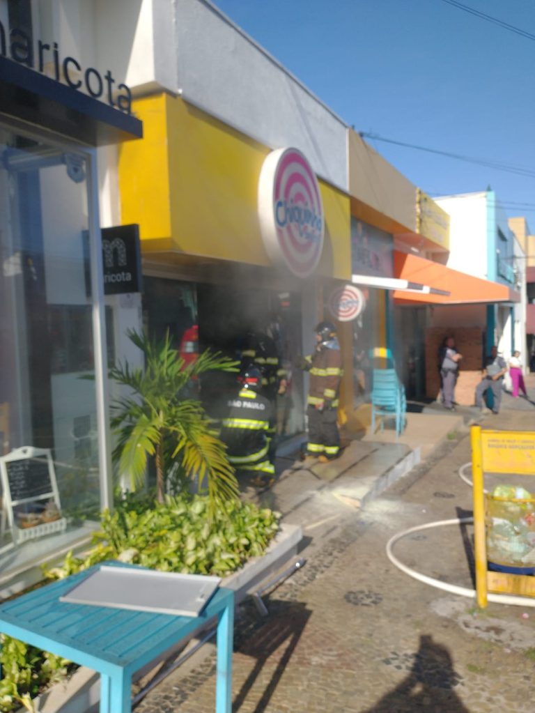Princípio de incêndio atinge sorveteria no Centro de Adamantina